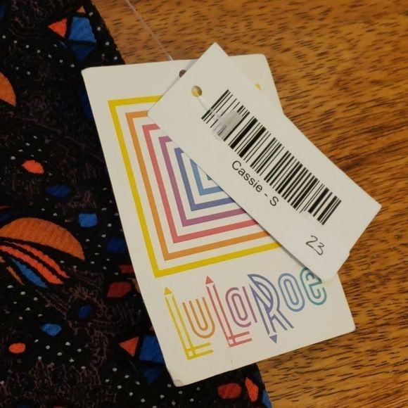 Brand New Feather Print Cassie - Picture 4 of 5